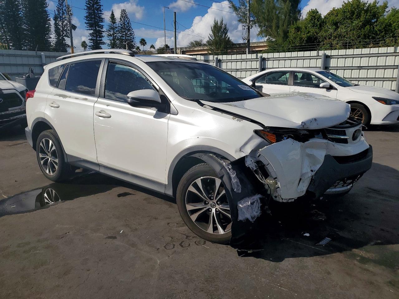 2015 TOYOTA RAV4 LIMITED photo 4