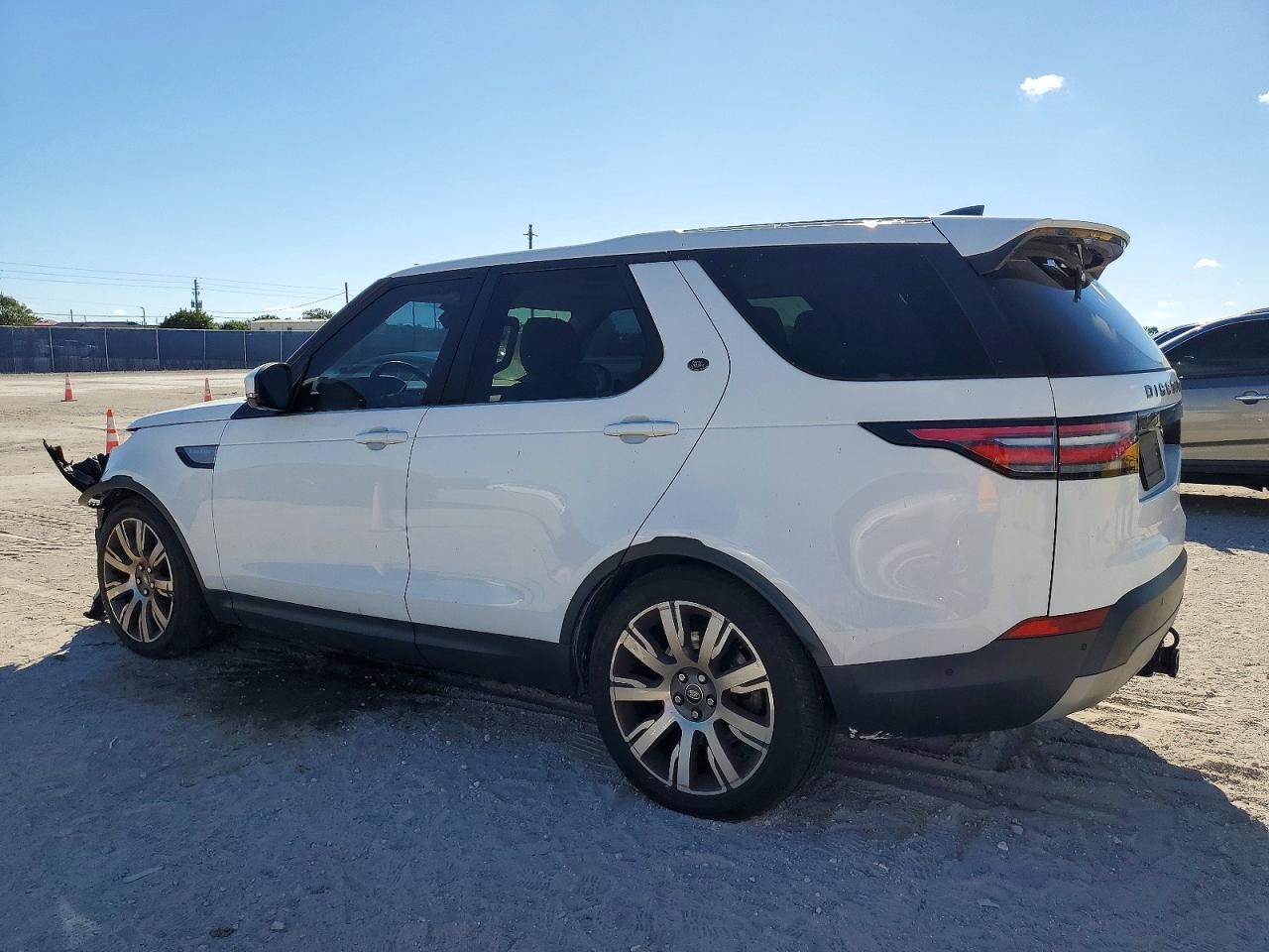 2017 LAND ROVER DISCOVERY HSE photo 2
