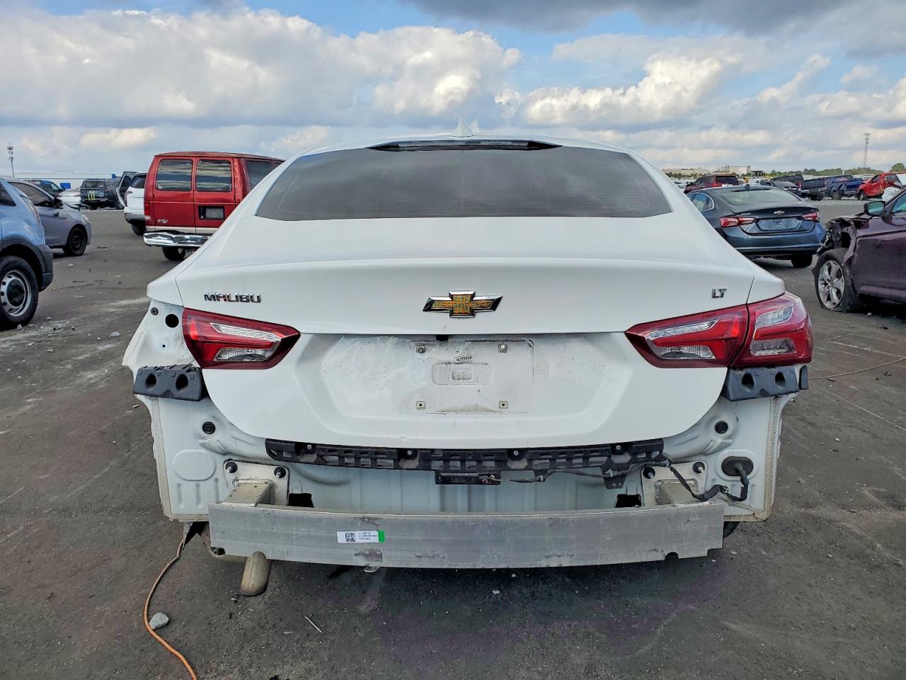 2022 CHEVROLET MALIBU LT photo 6