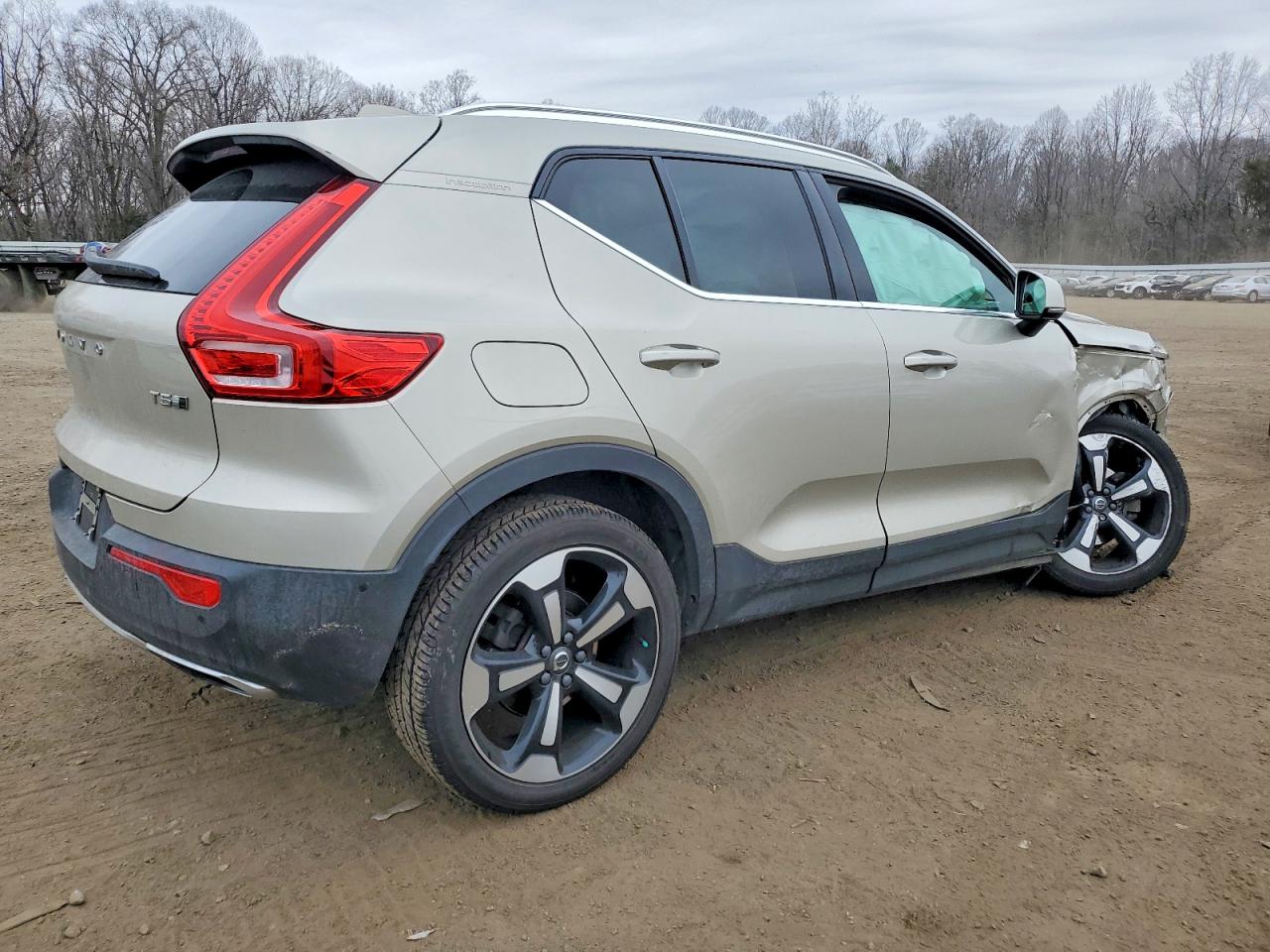 2019 VOLVO XC40 T5 INSCRIPTION photo 3