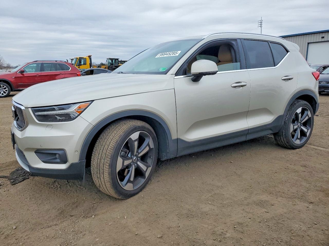 2019 VOLVO XC40