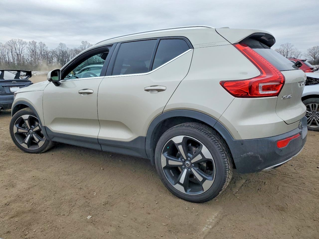 2019 VOLVO XC40 T5 INSCRIPTION photo 2