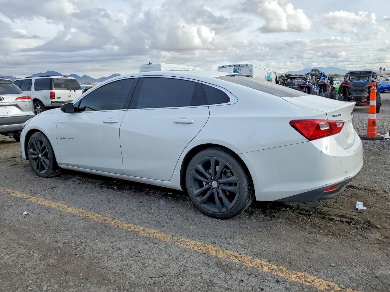 2023 CHEVROLET MALIBU LT photo 2