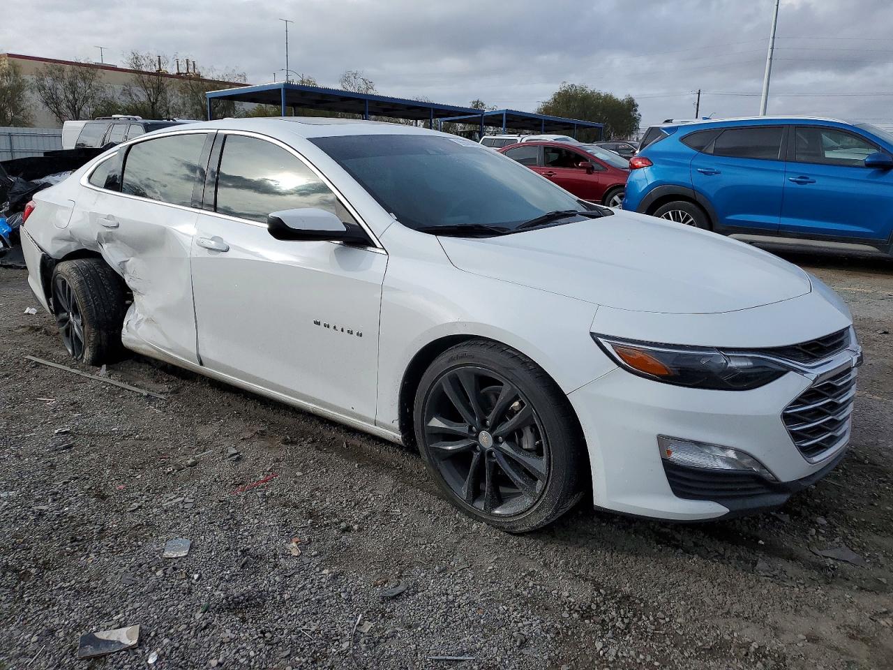 2023 CHEVROLET MALIBU LT photo 4