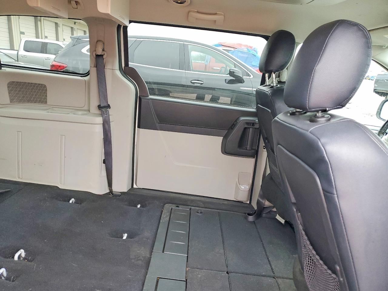 2010 DODGE GRAND CARAVAN SXT photo 11