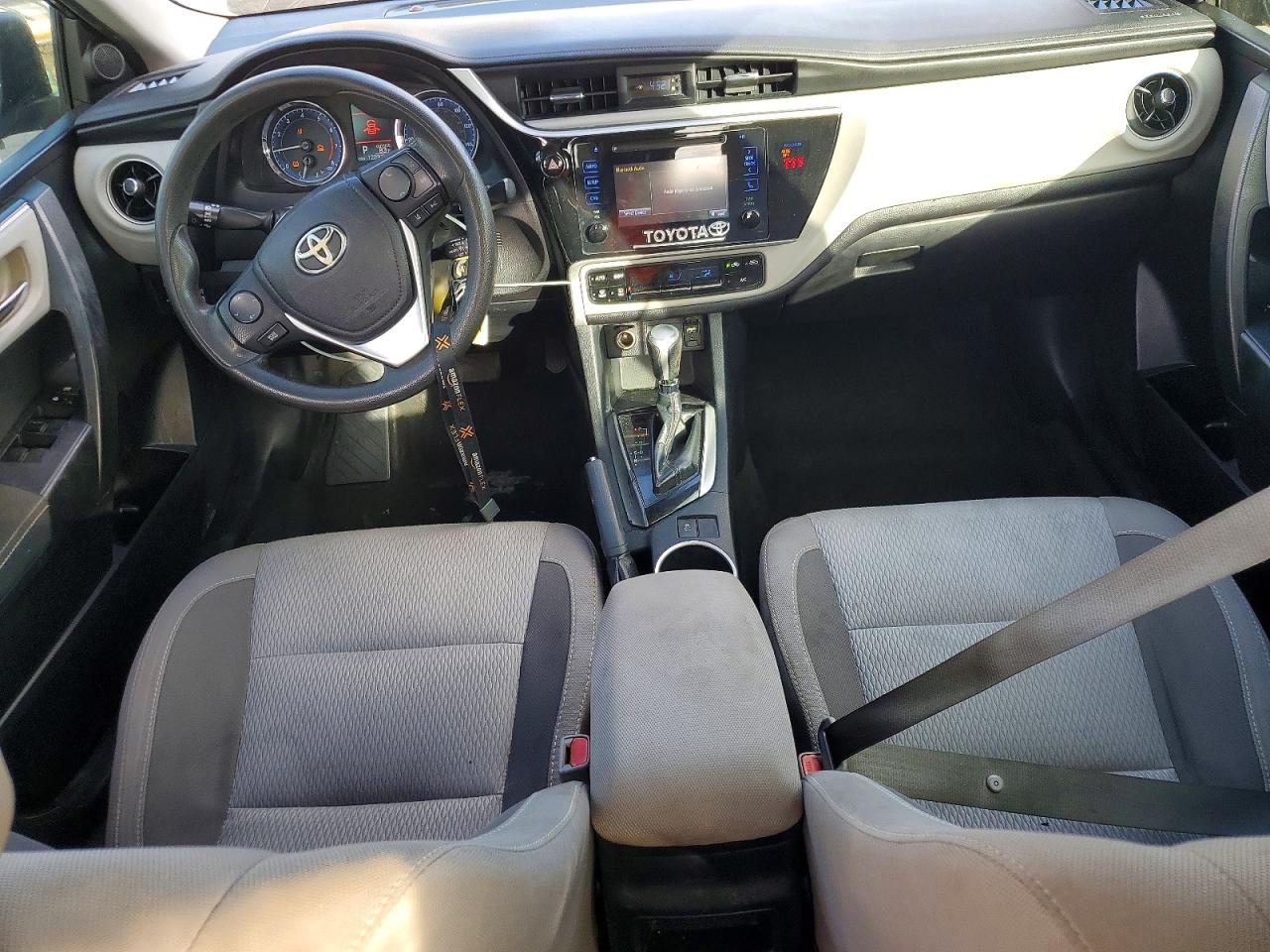 2018 TOYOTA COROLLA L photo 8
