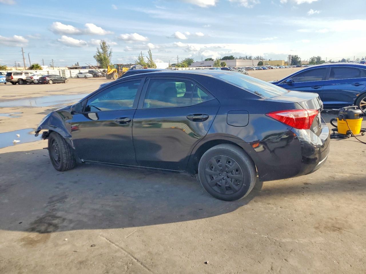 2018 TOYOTA COROLLA L photo 2