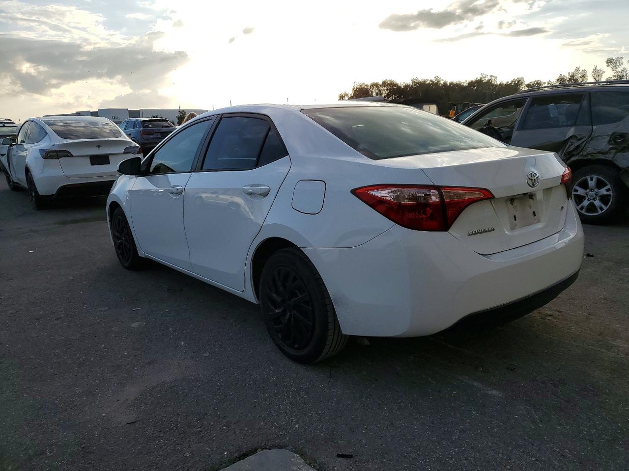 2019 TOYOTA COROLLA L photo 2