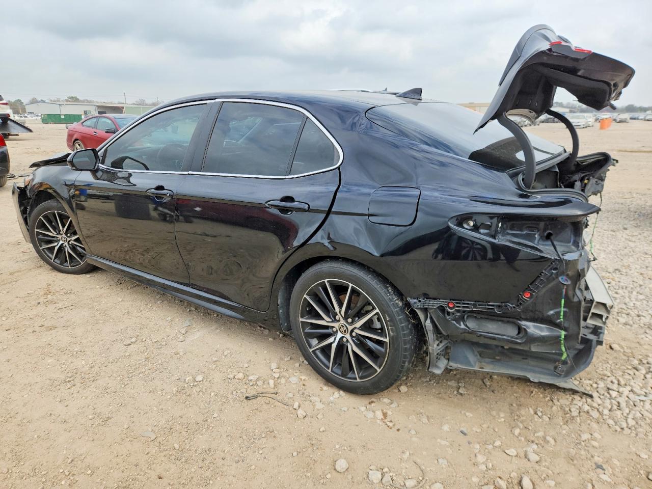 2022 TOYOTA CAMRY SE photo 2