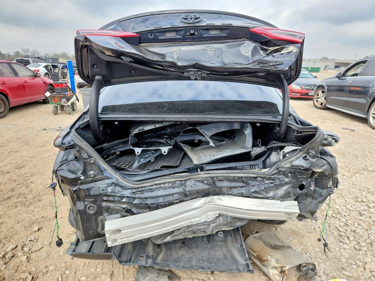 2022 TOYOTA CAMRY SE photo 6