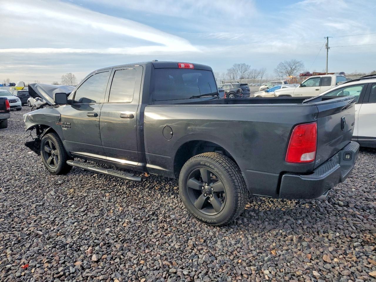 2019 RAM 1500 CLASSIC TRADESMAN photo 2