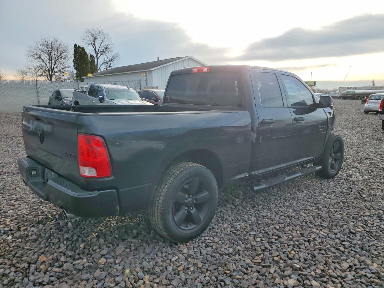 2019 RAM 1500 CLASSIC TRADESMAN photo 3