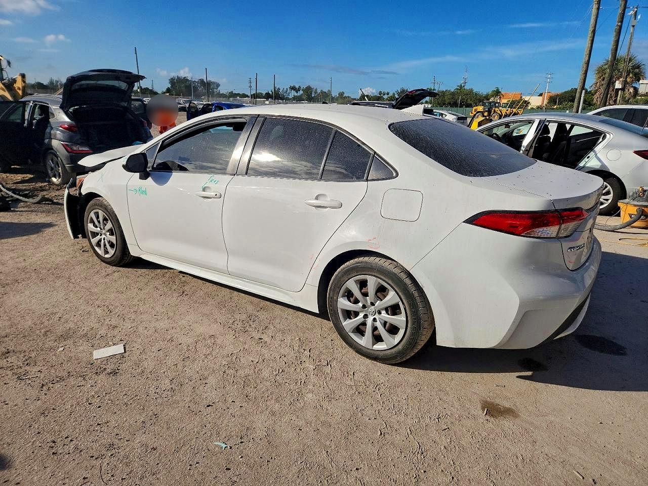 2020 TOYOTA COROLLA LE photo 2