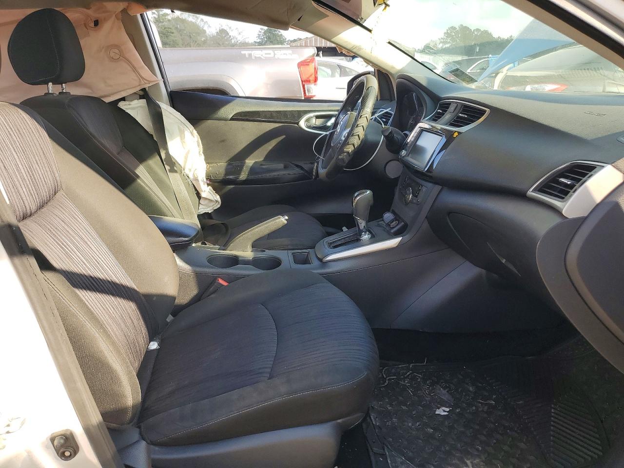 2019 NISSAN SENTRA S photo 13