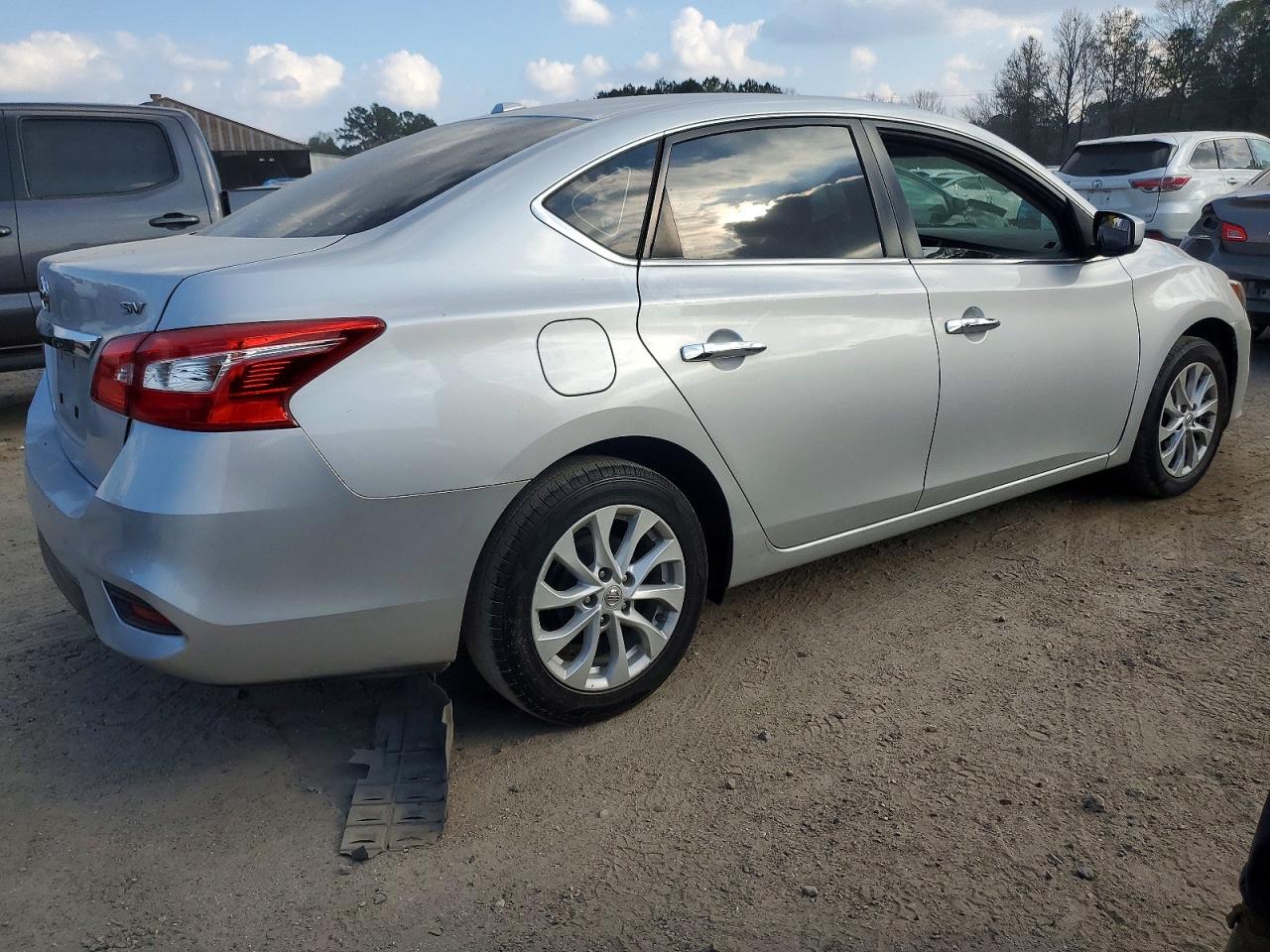 2019 NISSAN SENTRA S photo 5