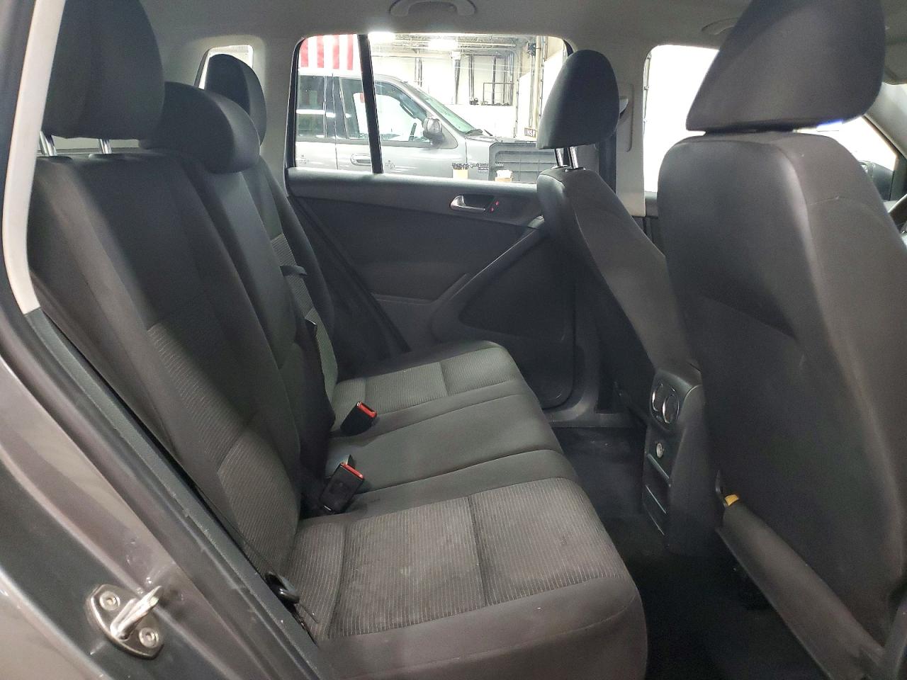 2012 VOLKSWAGEN TIGUAN S photo 11