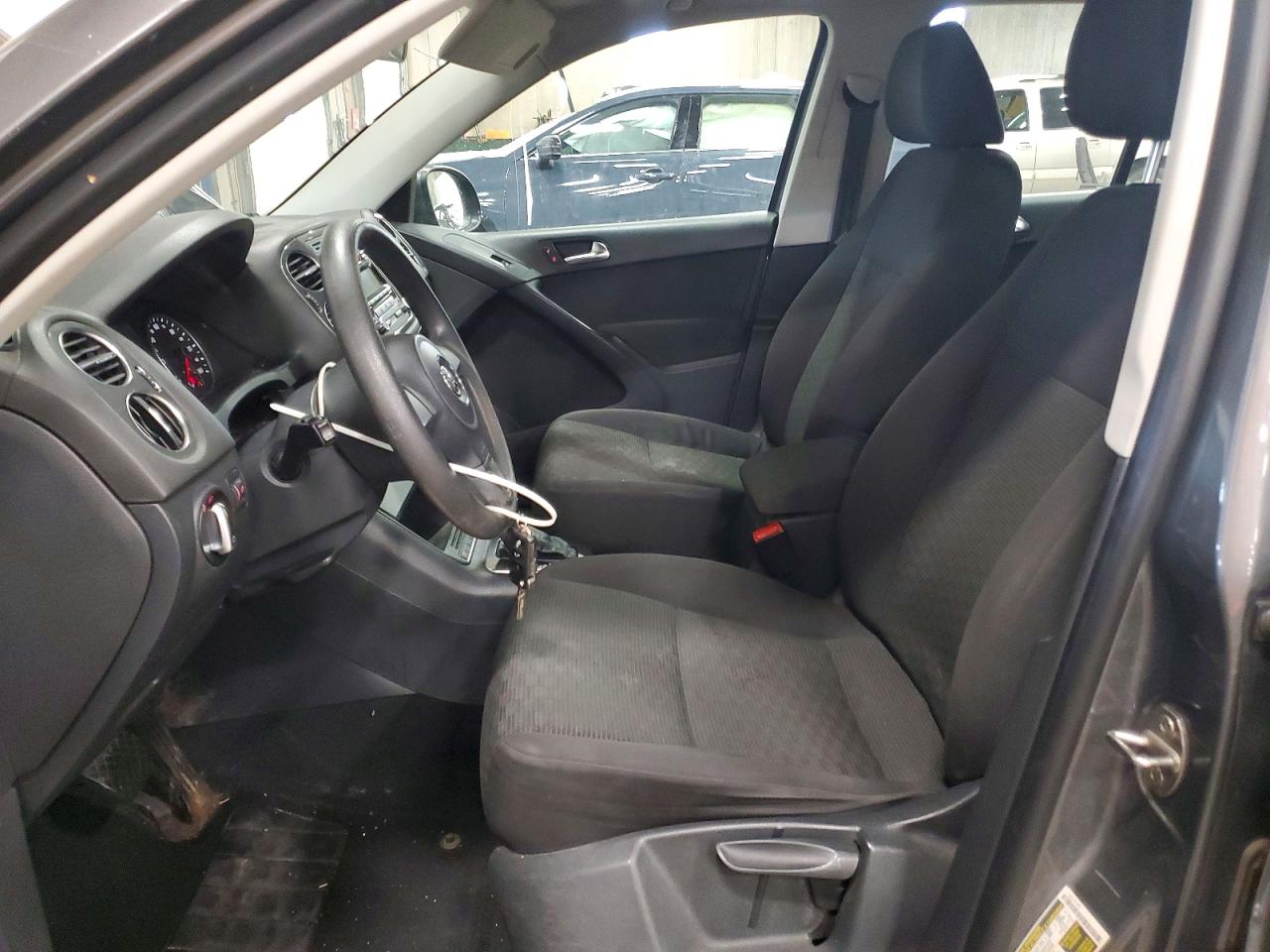 2012 VOLKSWAGEN TIGUAN S photo 7