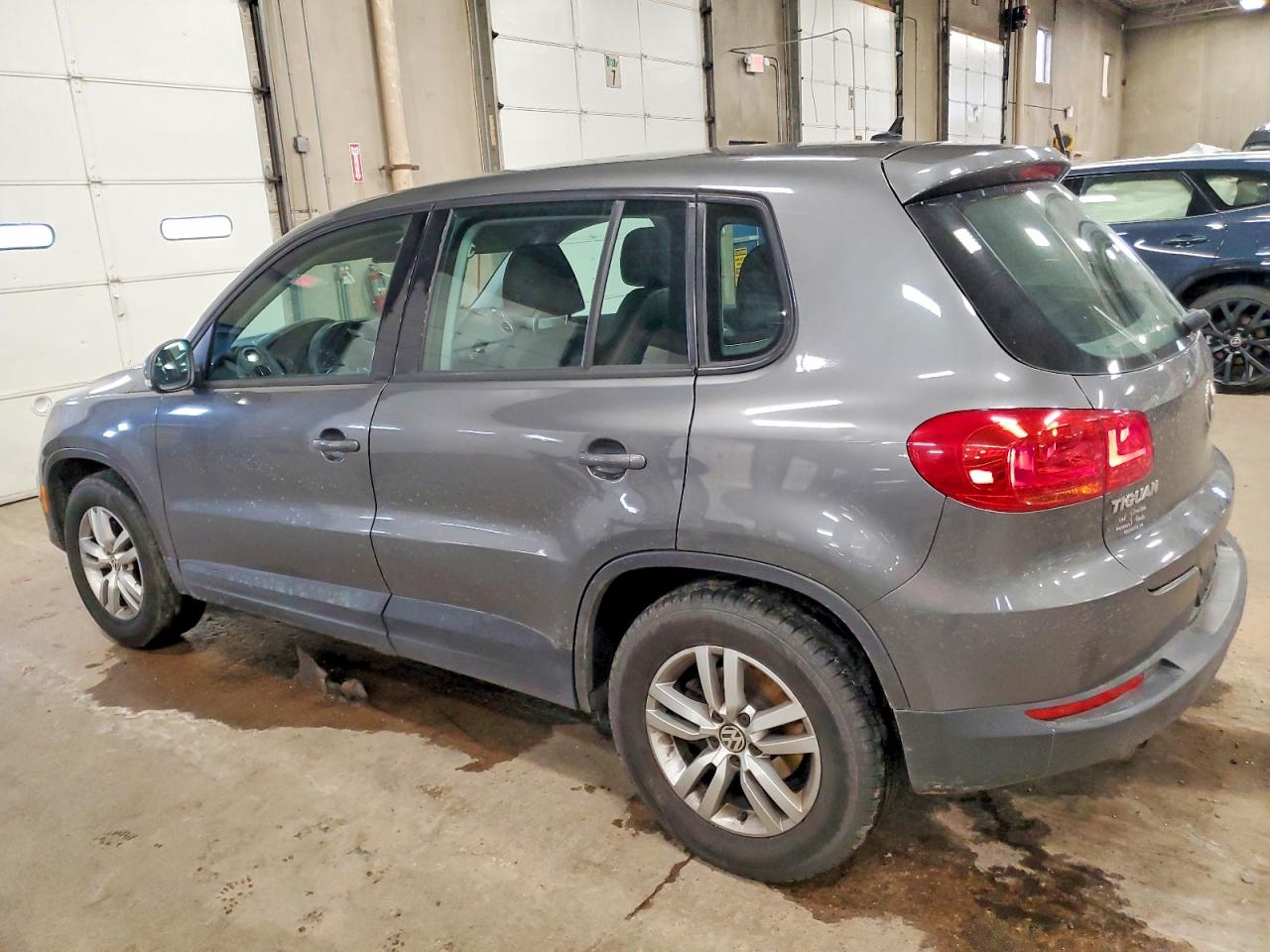 2012 VOLKSWAGEN TIGUAN S photo 2