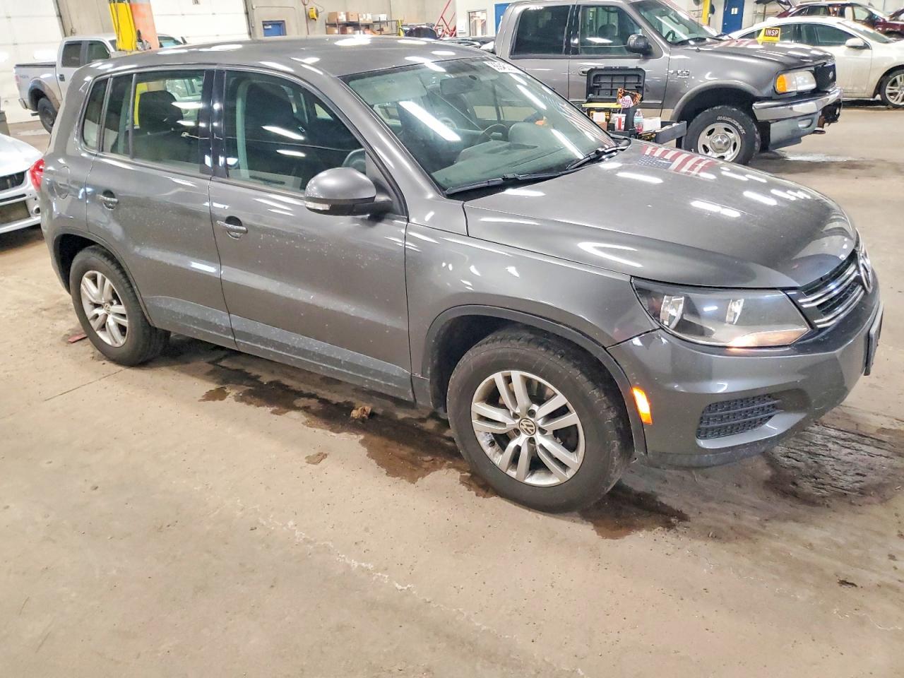 2012 VOLKSWAGEN TIGUAN S photo 4
