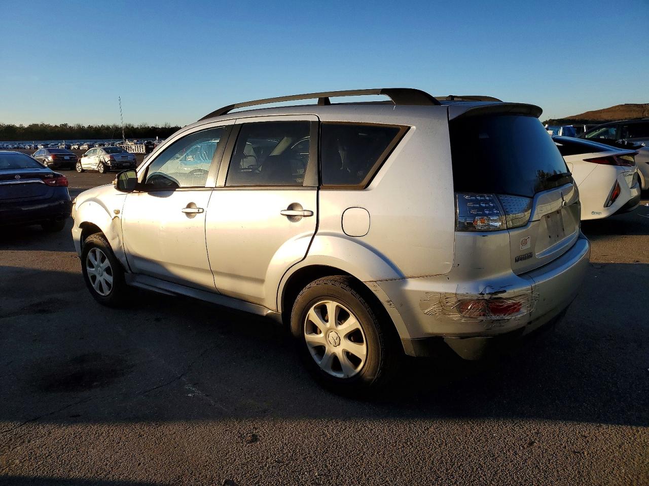 2012 MITSUBISHI OUTLANDER ES photo 2