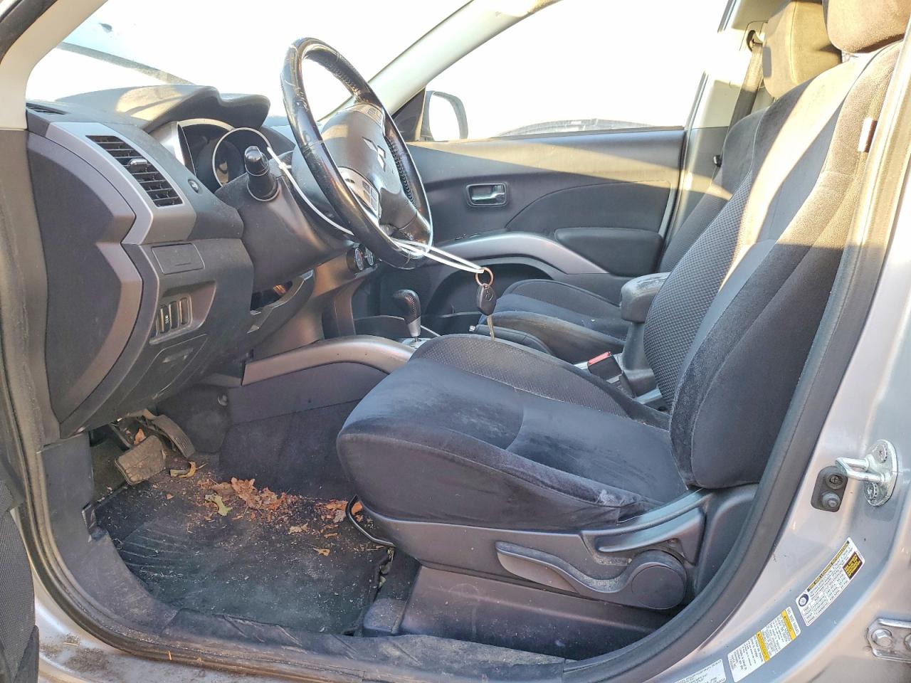 2012 MITSUBISHI OUTLANDER ES photo 7