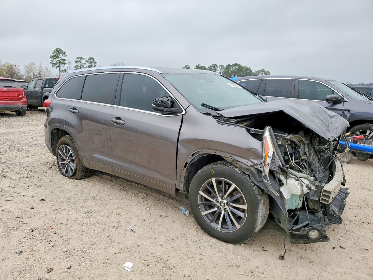 2017 TOYOTA HIGHLANDER SE photo 4