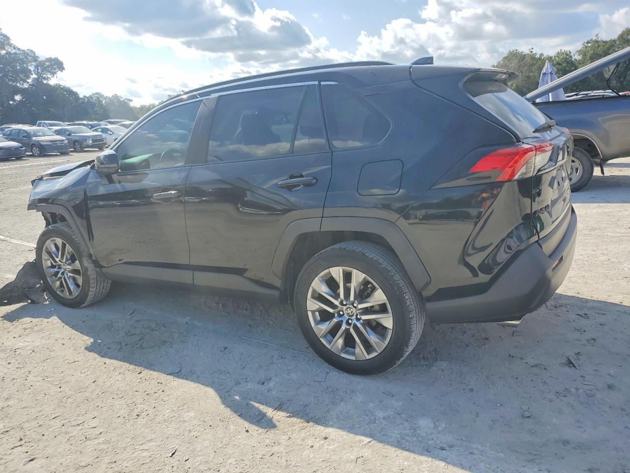 2021 TOYOTA RAV4 XLE PREMIUM photo 2