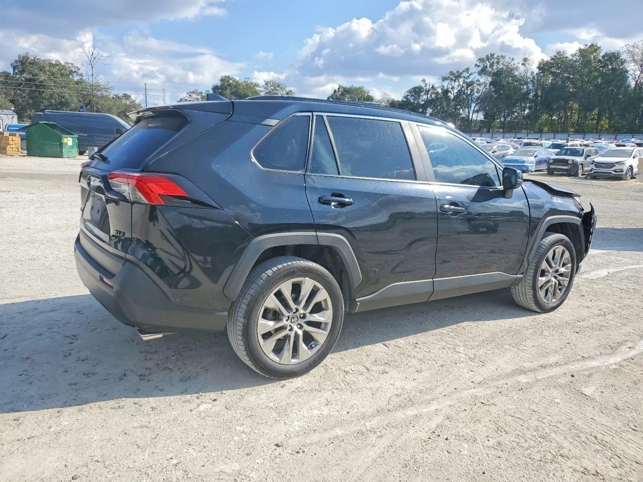 2021 TOYOTA RAV4 XLE PREMIUM photo 3