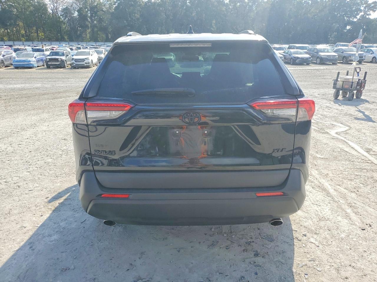 2021 TOYOTA RAV4 XLE PREMIUM photo 6
