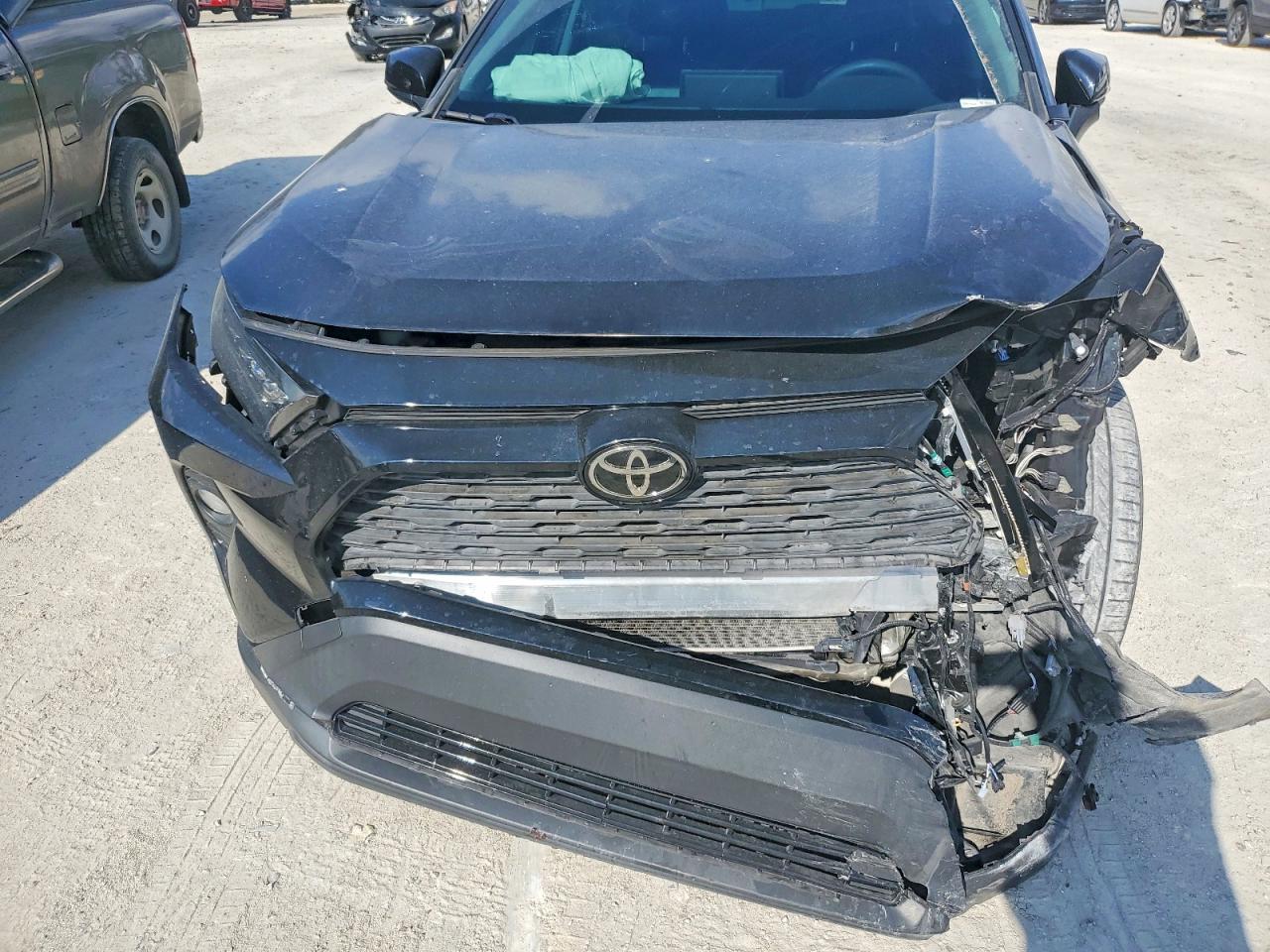 2021 TOYOTA RAV4 XLE PREMIUM photo 12
