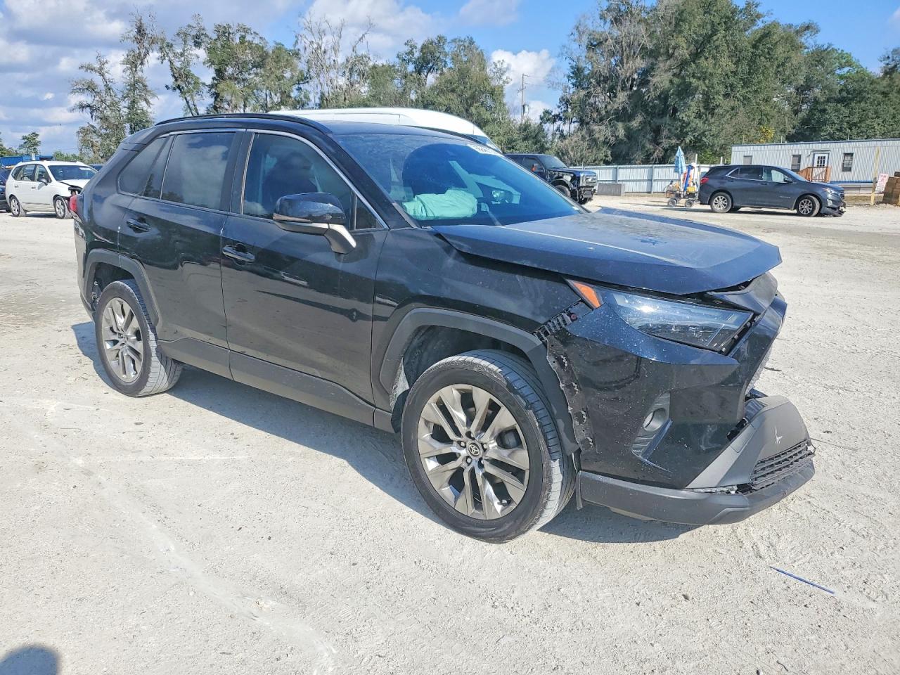 2021 TOYOTA RAV4 XLE PREMIUM photo 4