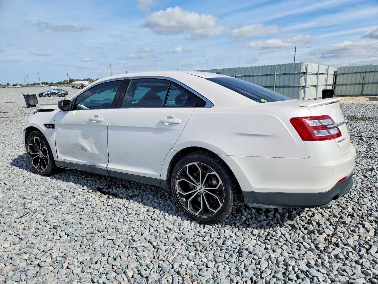 2019 FORD TAURUS SHO photo 2