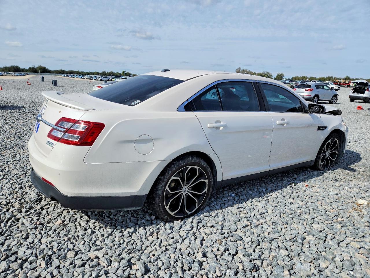 2019 FORD TAURUS SHO photo 3