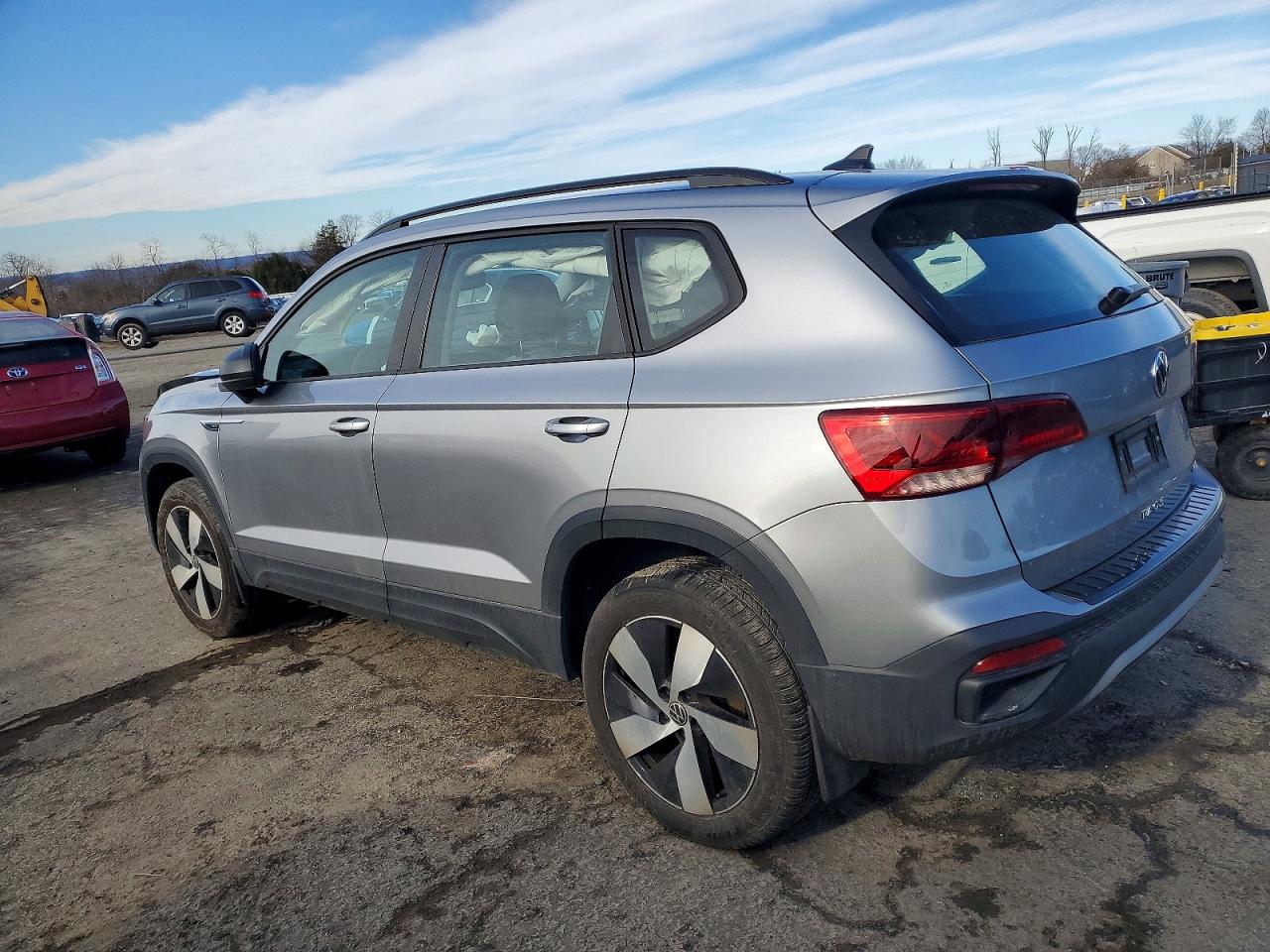2024 VOLKSWAGEN TAOS S photo 2
