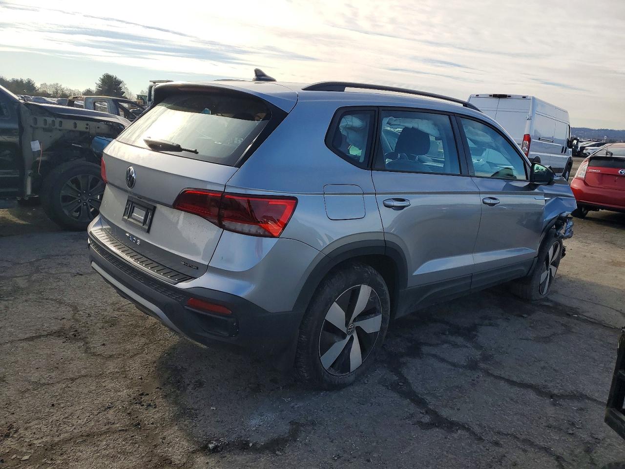 2024 VOLKSWAGEN TAOS S photo 3