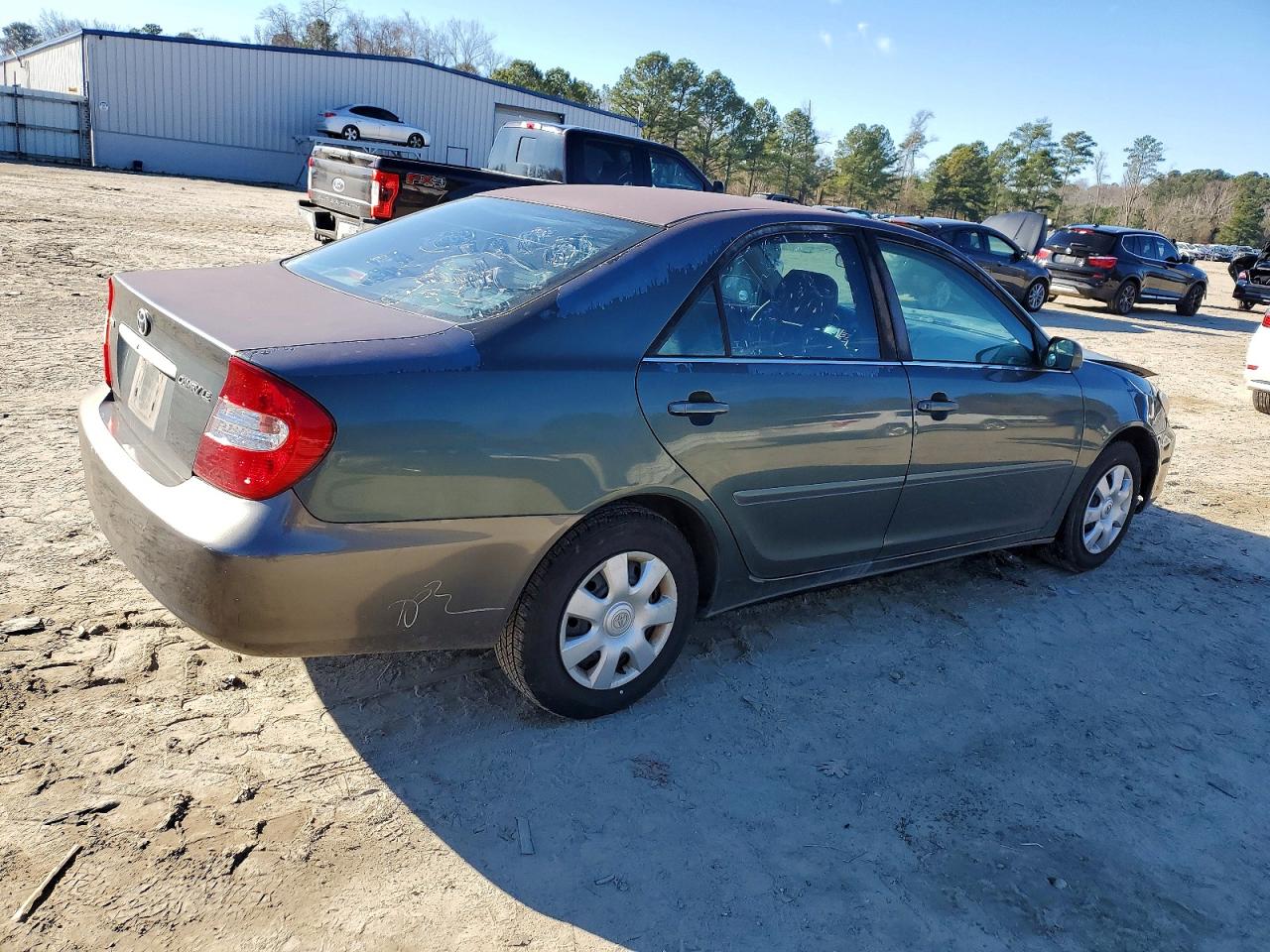 2002 TOYOTA CAMRY LE photo 3