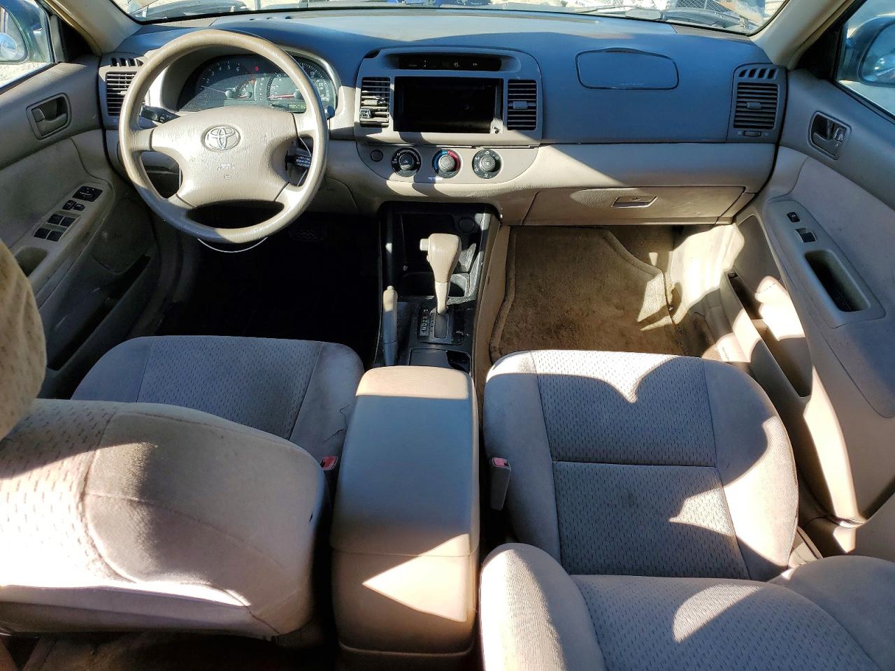 2002 TOYOTA CAMRY LE photo 8