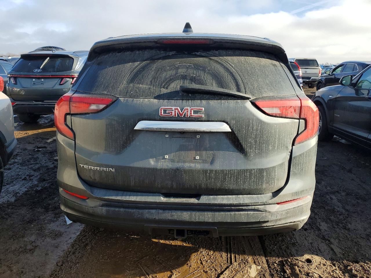 2018 GMC TERRAIN SLE photo 6