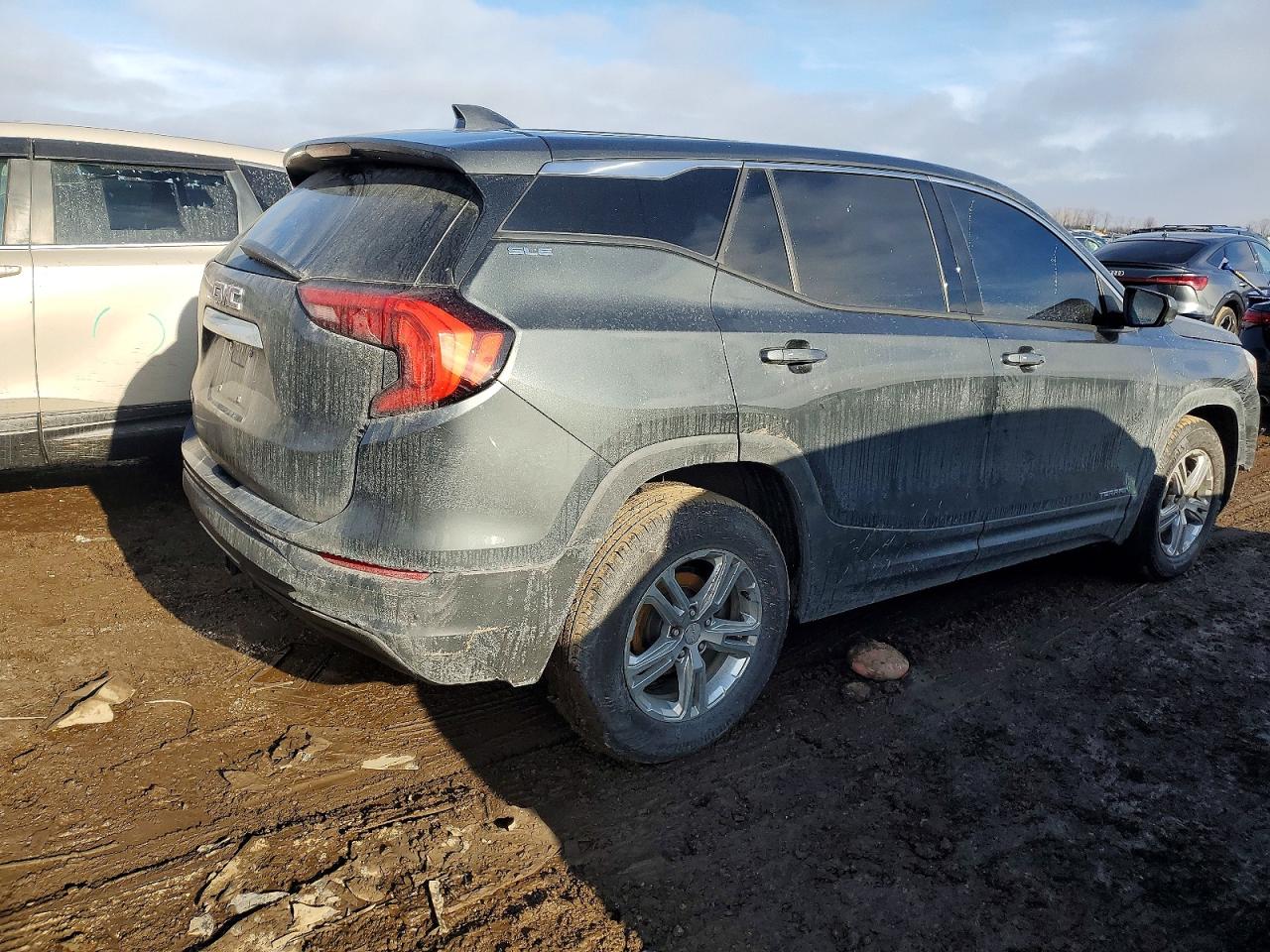 2018 GMC TERRAIN SLE photo 3