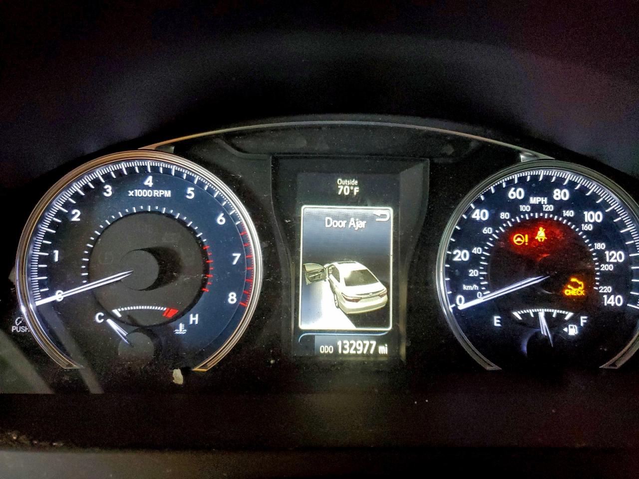 2017 TOYOTA CAMRY LE photo 9