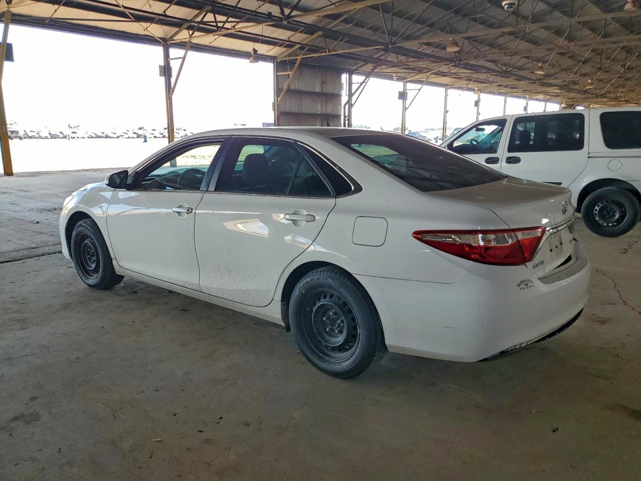 2017 TOYOTA CAMRY LE photo 2