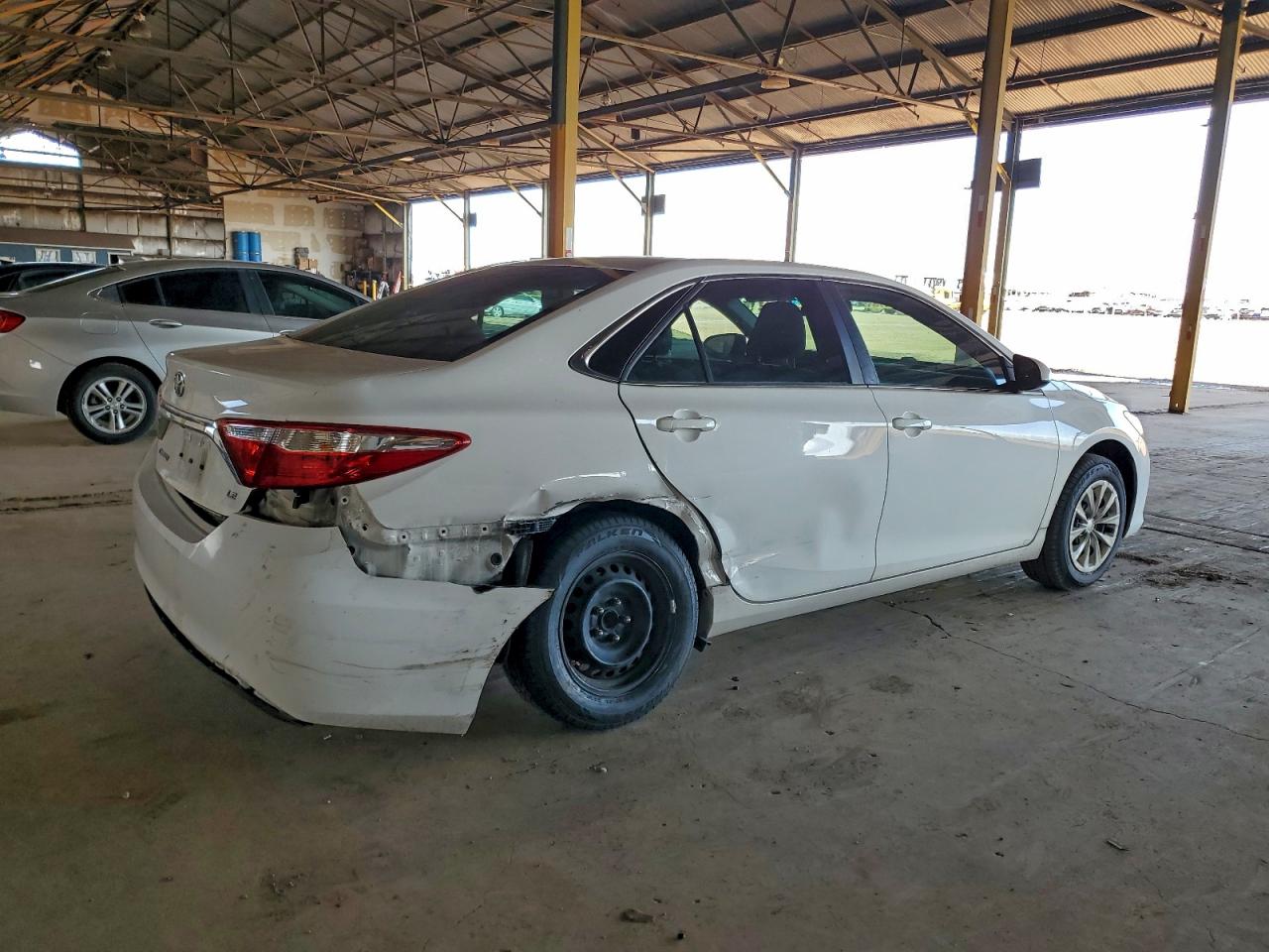2017 TOYOTA CAMRY LE photo 3