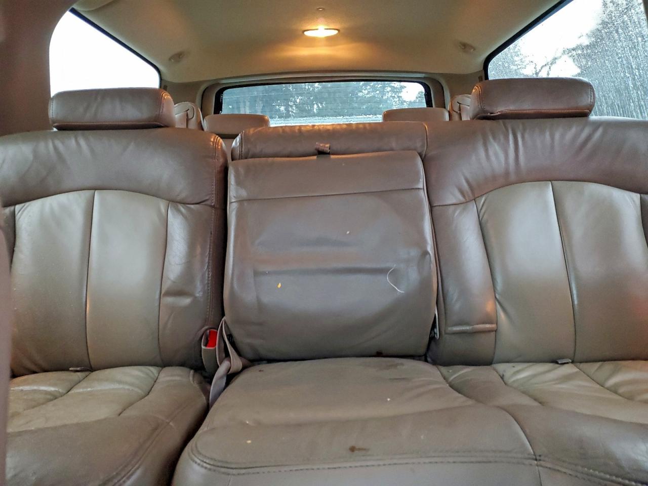2002 CHEVROLET SUBURBAN K1500 photo 10