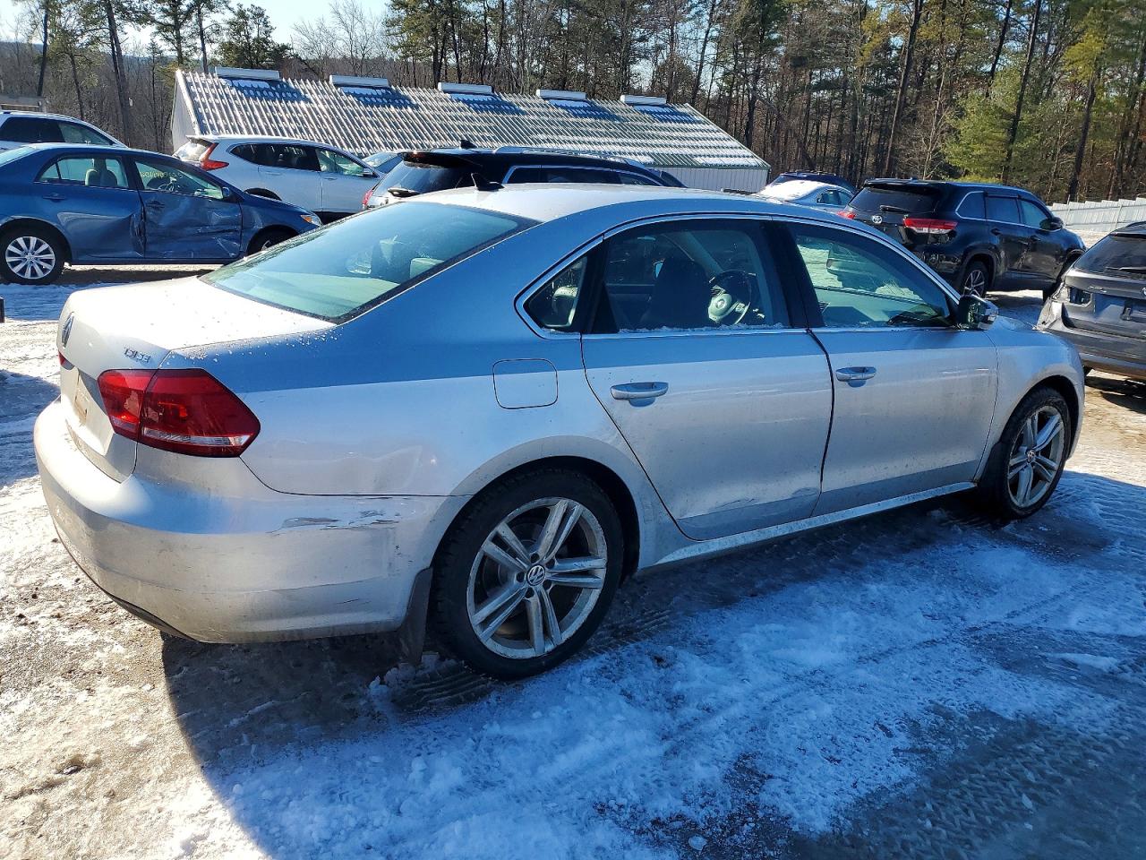 2014 VOLKSWAGEN PASSAT SE photo 3