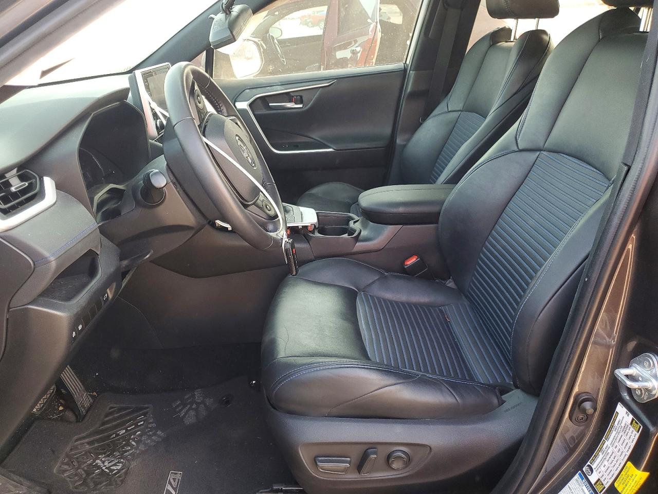 2021 TOYOTA RAV4 XSE photo 7