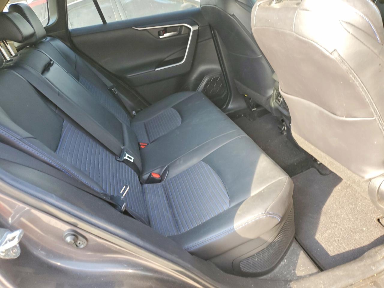 2021 TOYOTA RAV4 XSE photo 10