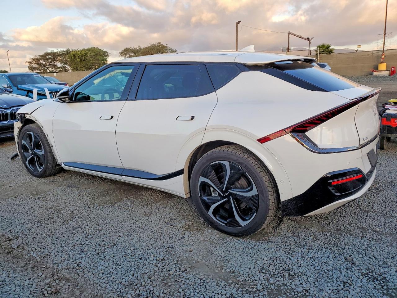 2022 KIA EV6 GT LINE photo 2