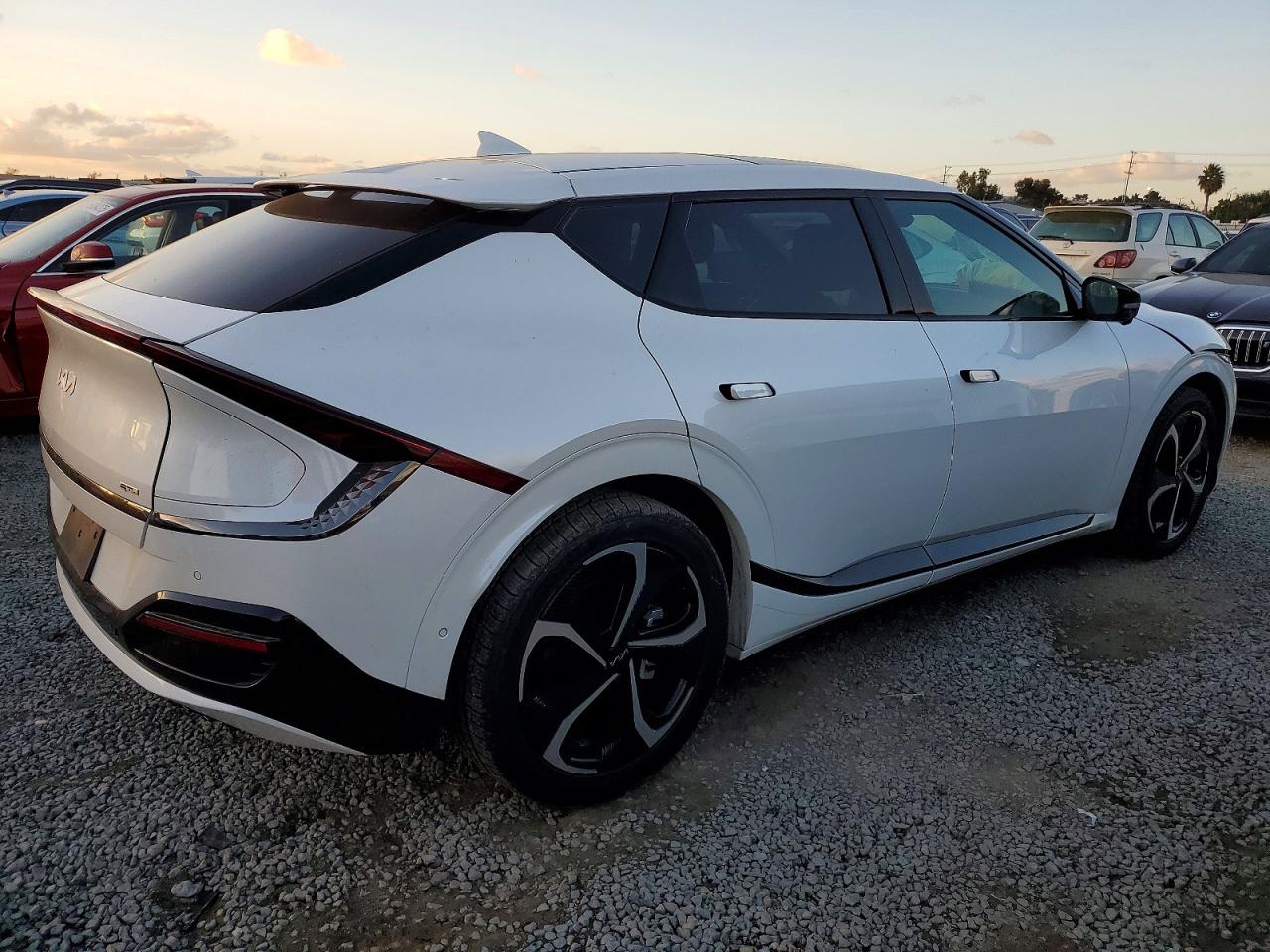 2022 KIA EV6 GT LINE photo 3