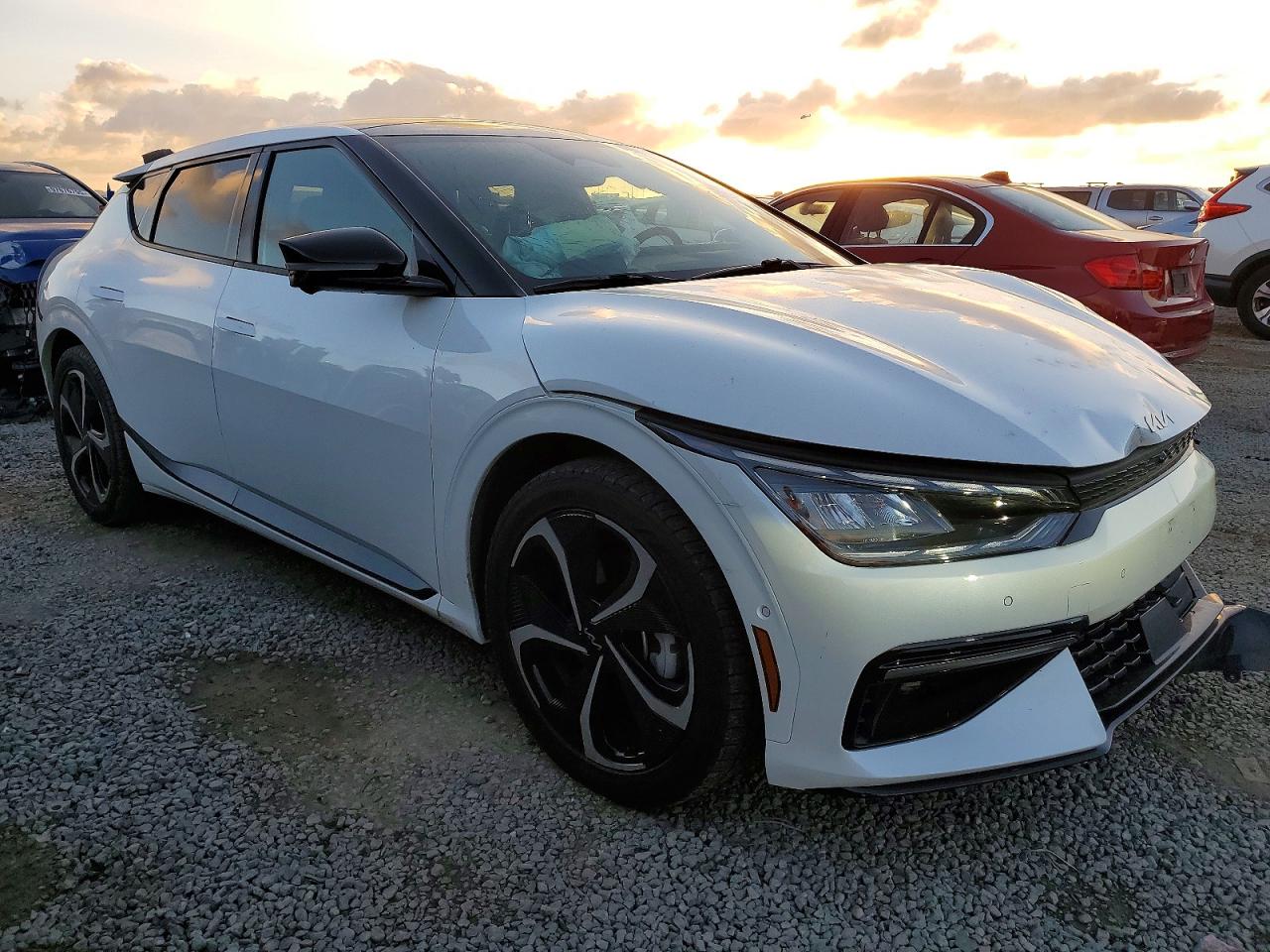 2022 KIA EV6 GT LINE photo 4