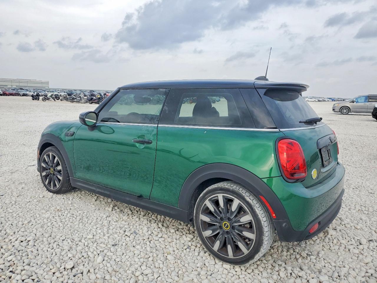 2024 MINI COOPER SE photo 2